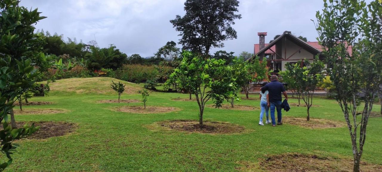 Quinta Isabel, Casa De Huespedes & Cafeteria Bed & Breakfast Macas Exterior foto