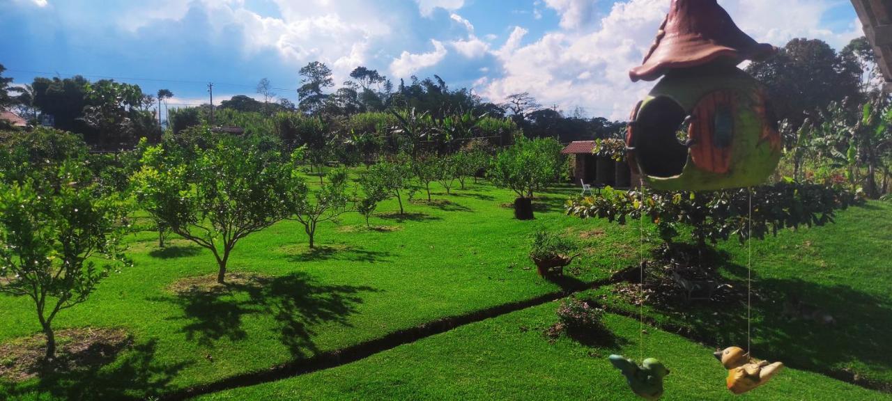Quinta Isabel, Casa De Huespedes & Cafeteria Bed & Breakfast Macas Exterior foto