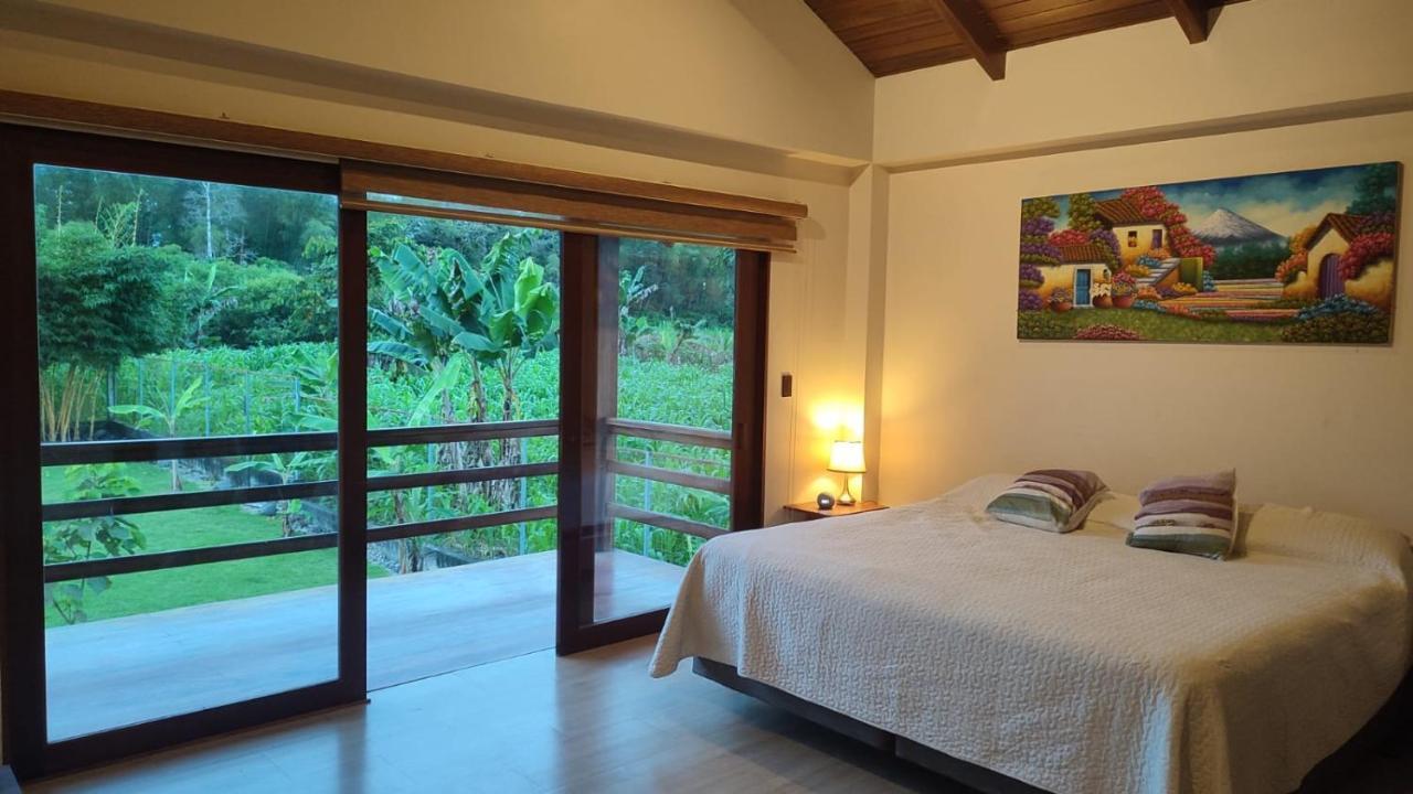 Quinta Isabel, Casa De Huespedes & Cafeteria Bed & Breakfast Macas Exterior foto